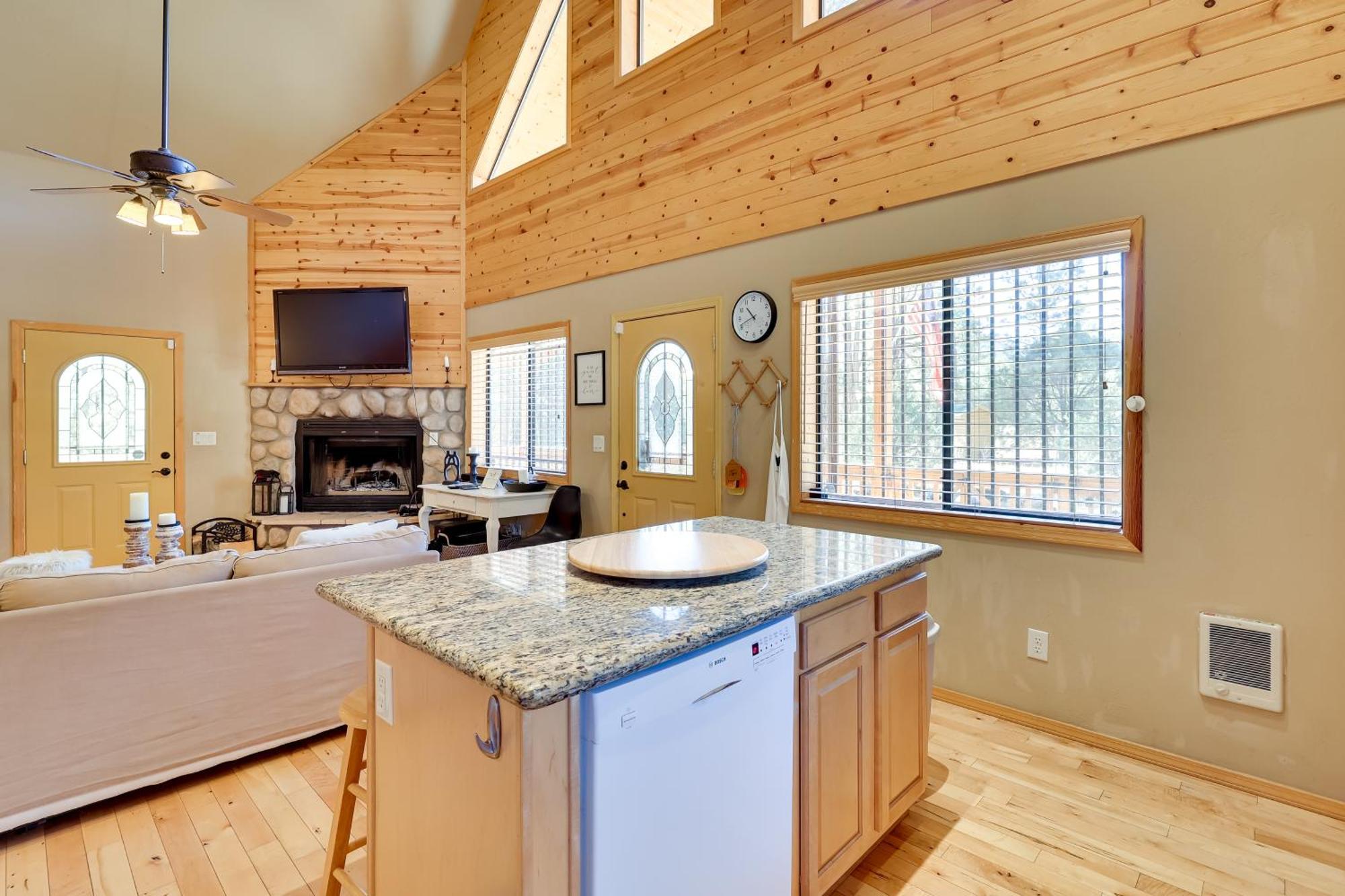 Dog-Friendly Nutrioso Cabin With Wraparound Porch! Eksteriør billede